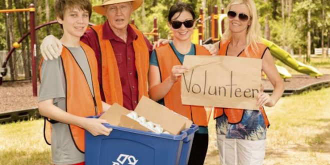 العمل التطوعي ومتعة العطاء دون مقابل